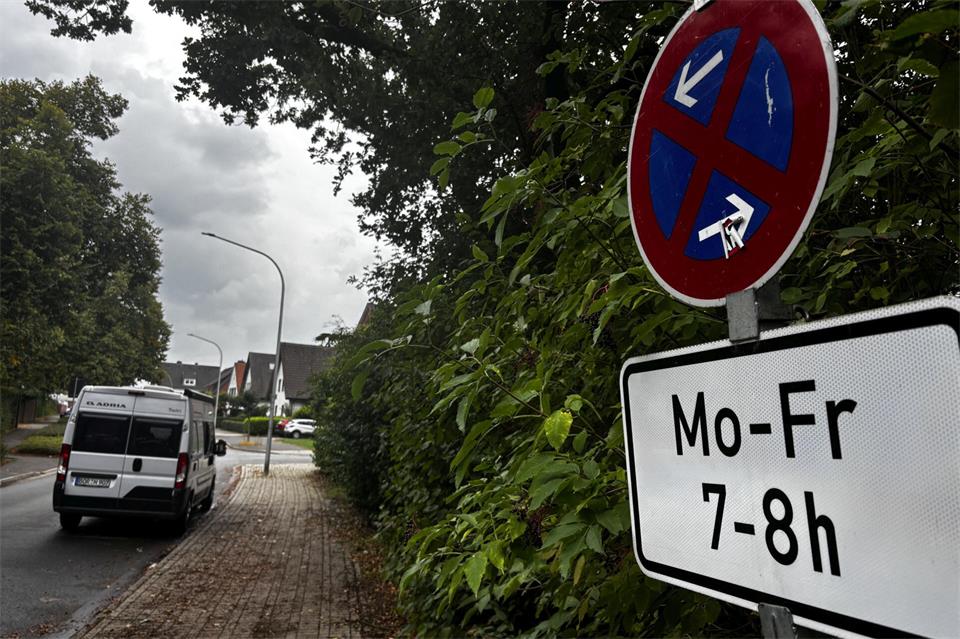 Wegen der Remigusschule herrscht in der Windthorststraße morgens absolutes Park- und Halteverbot. Die Straße Im Großen Esch ist bereits seit Längerem aus dieser Richtung nicht mehr befahrbar.