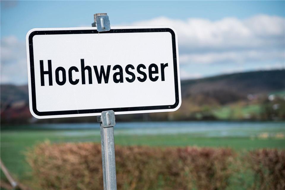 Wegen der ausgiebigen Regenfälle zum Wochenstart sind in Bayern Überschwemmungen nicht ausgeschlossen. (Symbolbild)Daniel Vogl/dpa
