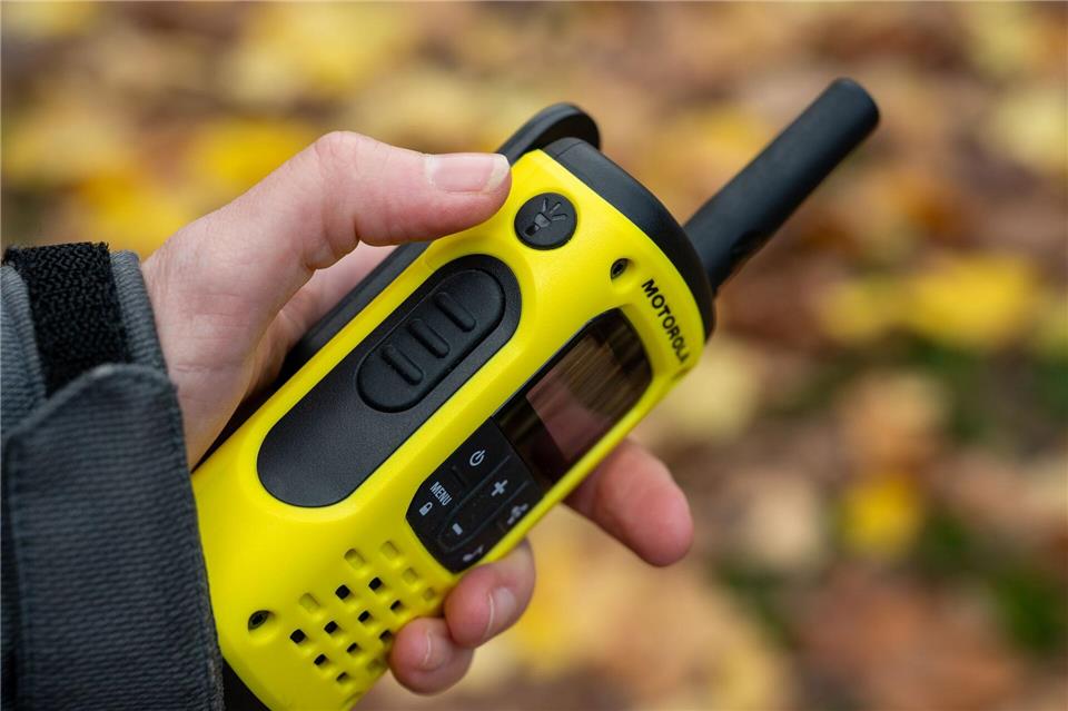 Wegen der recht kurzen Antenne sind in der Stadt und auf freiem Gelände maximal anderthalb Kilometer Reichweite drin, im Wald oft nur wenige hundert Meter.Nico Tapia/dpa-tmn