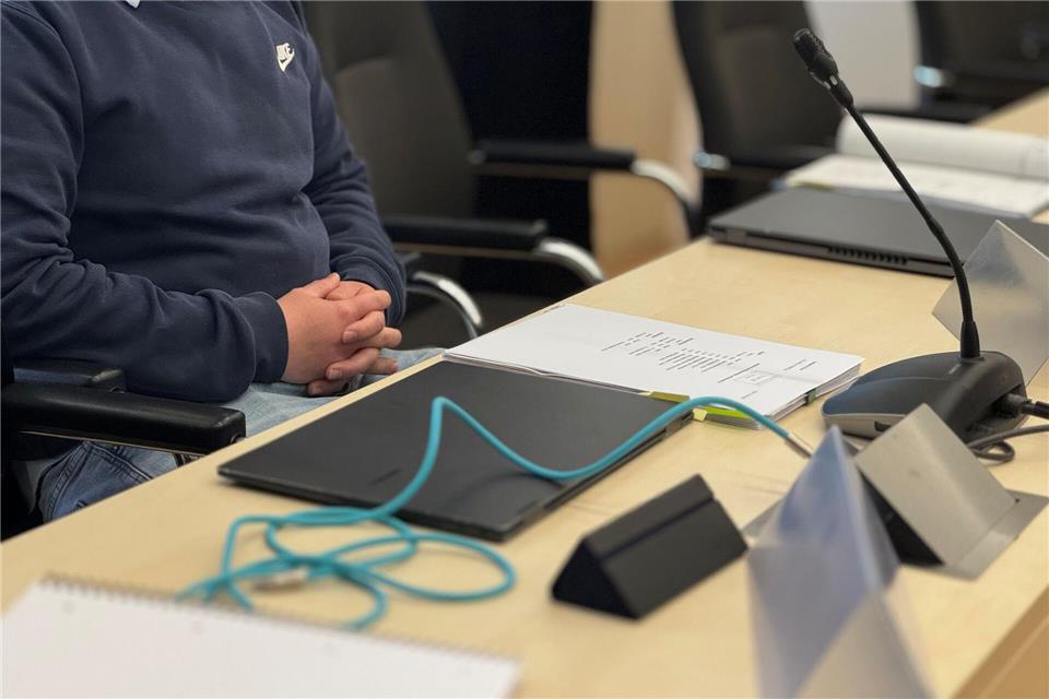 Wegen des Angriffs auf das Haus in Ilmenau, in dem Geflüchtete lebten, sind sechs junge Männer angeklagt. (Archivbild)Sebastian Haak/dpa-Zentralbild/dpa