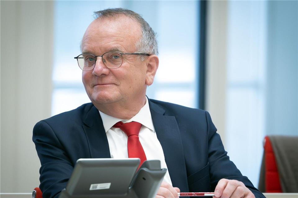 Wegen des Bruchs der SPD-BSW-Koalition stellt sich Verkehrsminister Detlef Tabbert - Ex-BSWler - auf seinen Ruhestand ein. (Archivbild)Soeren Stache/dpa