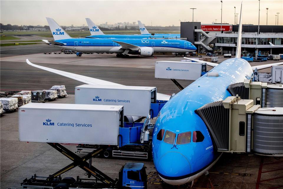 Wegen des Sturmtiefs wurde am Flughafen Schirphol viele Flüge gestrichen. (Archivfoto)Robin Utrecht/ANP/dpa