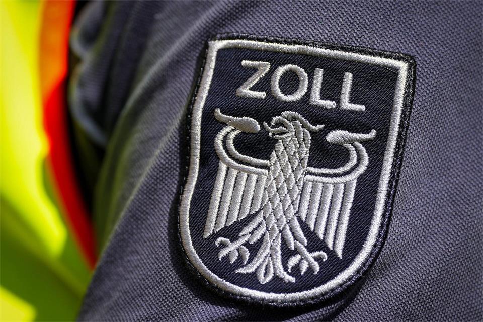 Wegen des Verdachts auf Schwarzarbeit und Menschenhandel gibt es bundesweit Durchsuchungen. (Symbolbild) Soeren Stache/dpa
