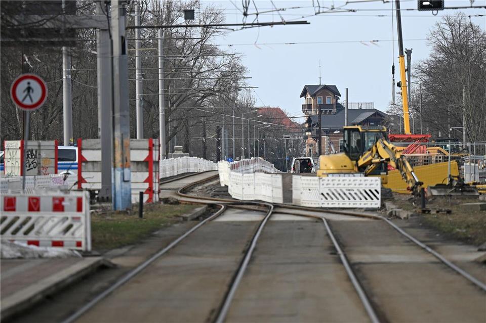 Wegen des Verdachts auf einen Blindgänger gilt ein 100-Meter-Sperrkreis rund um die Fundstelle.Jennifer Brückner/dpa