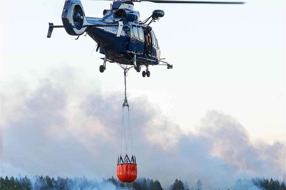 Wegen des Waldbrandes in der Gemeinde Hürtgenwald musste der Ortsteil Gey evakuiert werden. Jan Ohmen/dpa