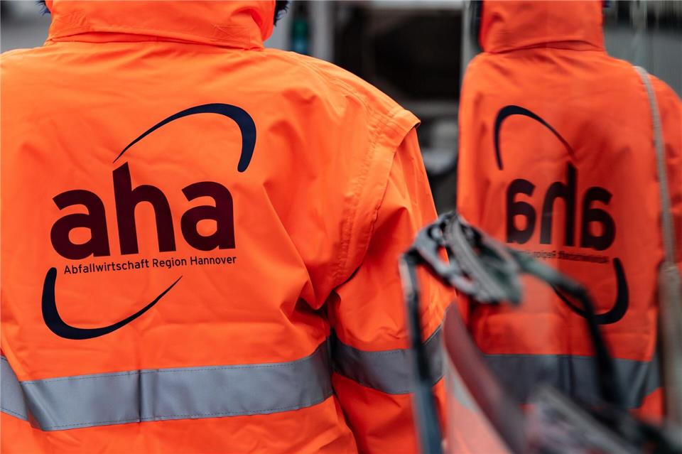 Wegen des Wintereinbruchs ändert sich die Abfallentsorgung in der Region Hannover. (Archivbild)Swen Pförtner/dpa