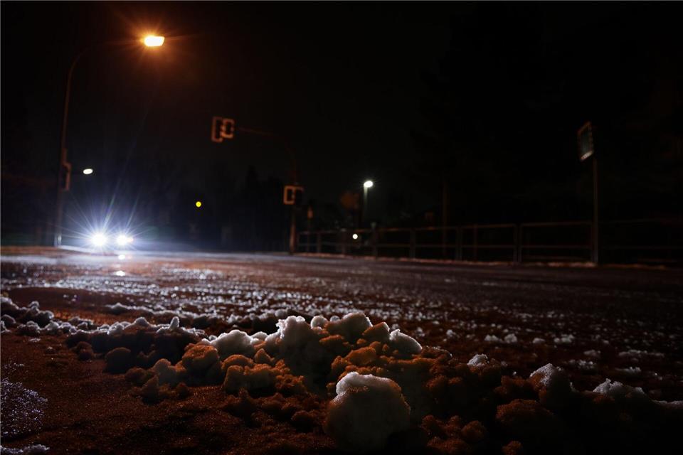 Wegen des Winterwetters können Busse in Osnabrück und Göttingen zu spät kommen oder ausfallen. David Ebener/dpa