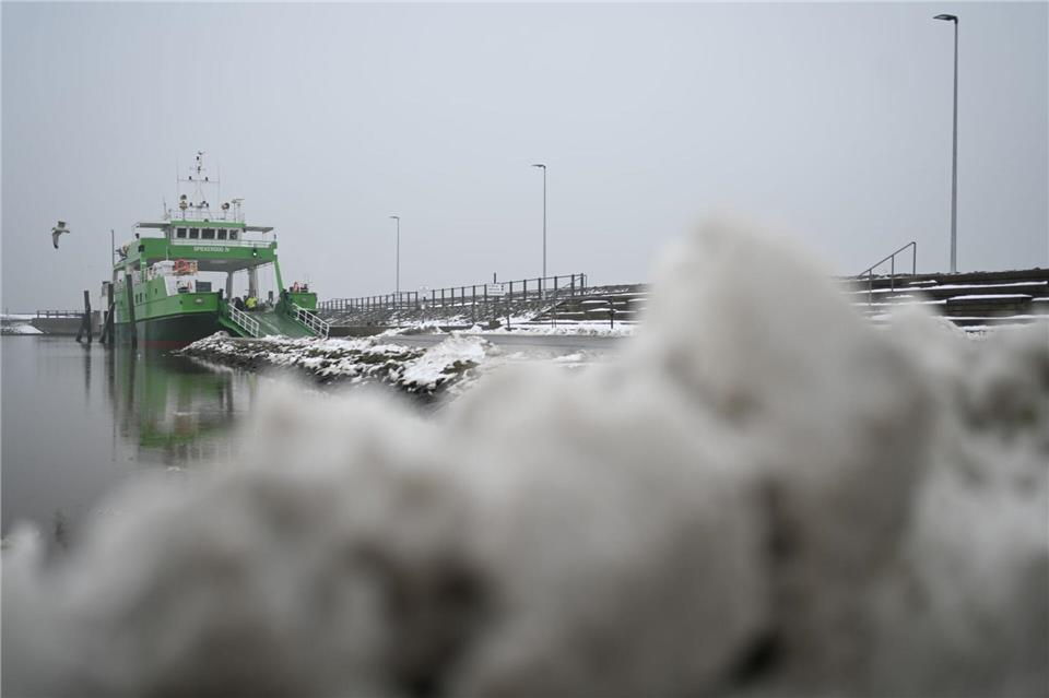 Wegen des erwarteten Wintersturms fallen viele Fährverbindungen an der Nordseeküste am Freitag aus. (Archivbild)Lars Penning/dpa