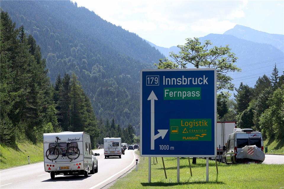 Wegen einer Demonstration wird der Fernpass am Samstag erneut für rund zwei Stunden gesperrt. Karl-Josef Hildenbrand/dpa