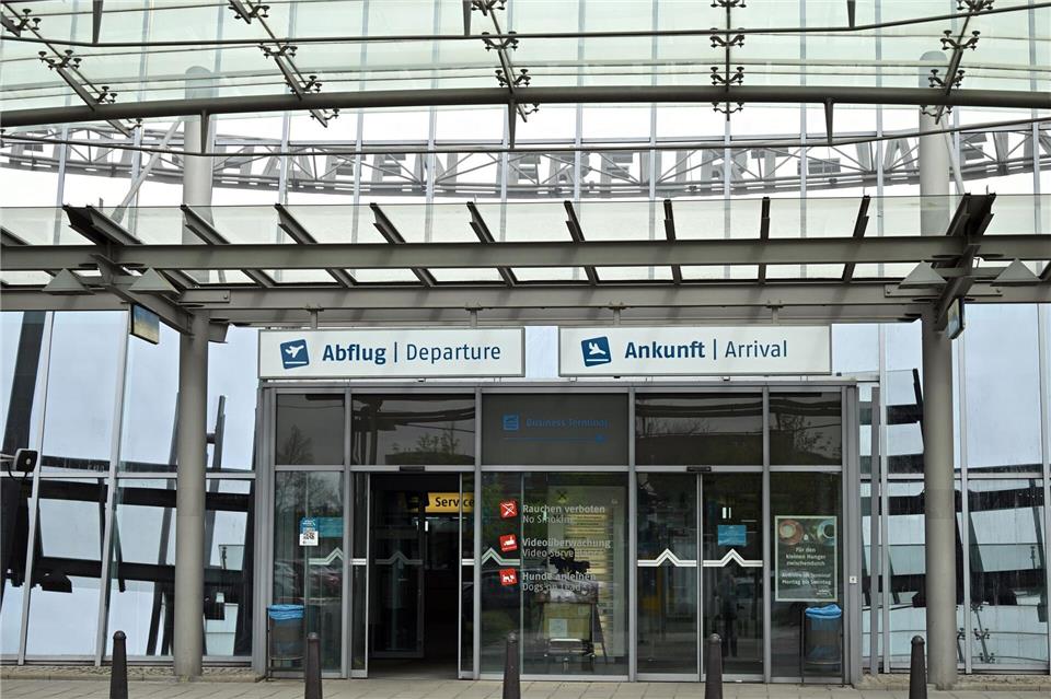 Wegen einer Drohne am Flughafen Erfurt-Weimar verspäteten sich zwei Flüge. (Archivbild)Martin Schutt/dpa