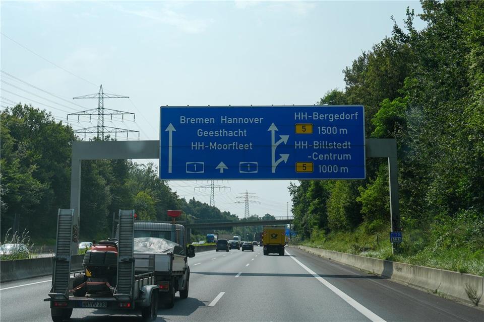 Wegen einer Vollsperrung der A1 müssen Autofahrer in Richtung Bremen/Hannover in Hamburg-Billstedt abfahren. (Archivbild)Marcus Brandt/dpa