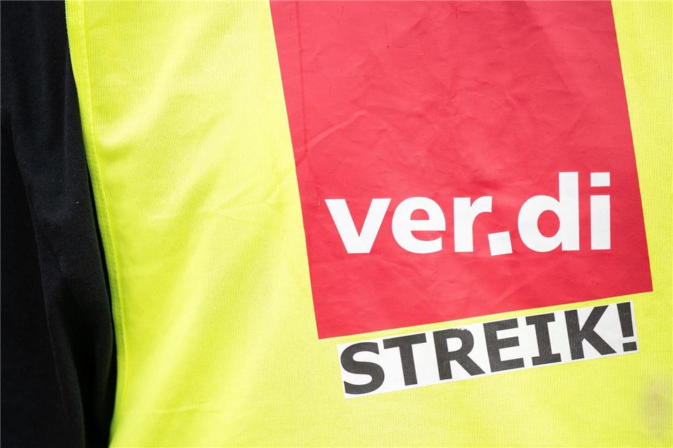 Wegen eines Aufrufs zum Warnstreik bei der Telekom könnte es am Donnerstag zu Einschränkungen für Kunden kommen. (Symbolbild)Hannes P Albert/dpa