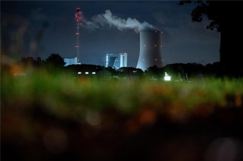 Bombe an Kraftwerk in Duisburg entschärft Wegen eines Bombenfundes musste das Heizkraftwerk in Duisburg-Walsum vorübergehend heruntergefahren werden. (Archivbild)Fabian Strauch/dpa