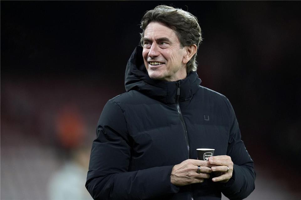 Wegen eines Kaffeebechers mit Arsenal-Logo in der Kritik: Tottenham-Trainer Thomas Frank.Andrew Matthews/PA Wire/dpa