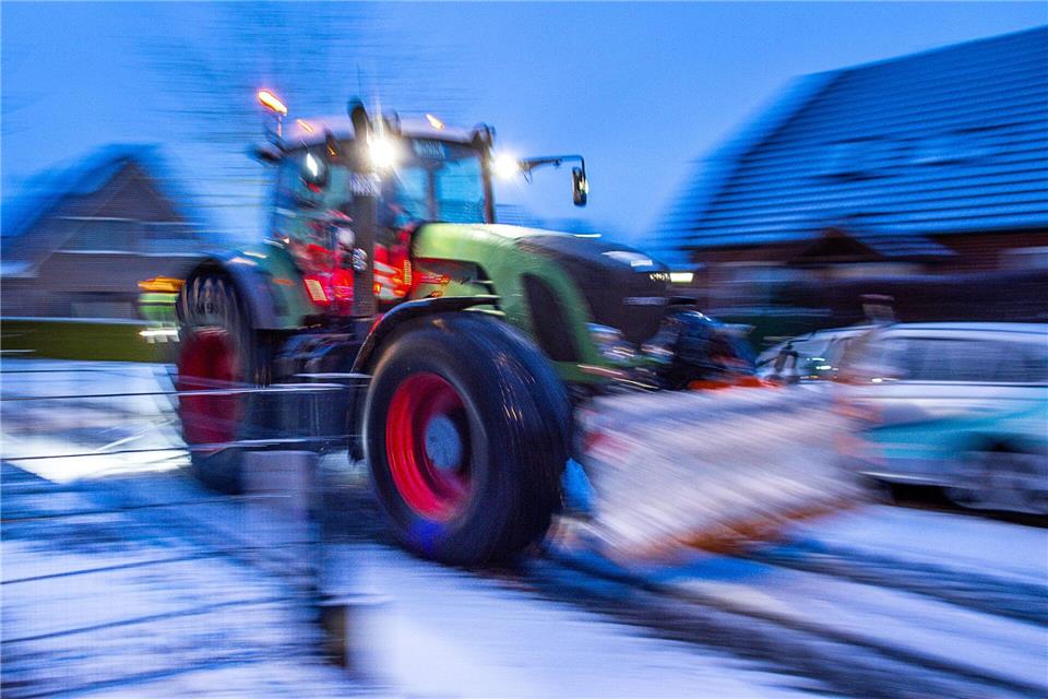Wegen eines Streikaufrufs hatte das Landesamt für Straßenbau und Verkehr vor möglicherweise glatten Straßen gewarnt. (Symbolfoto) Jens Büttner/dpa