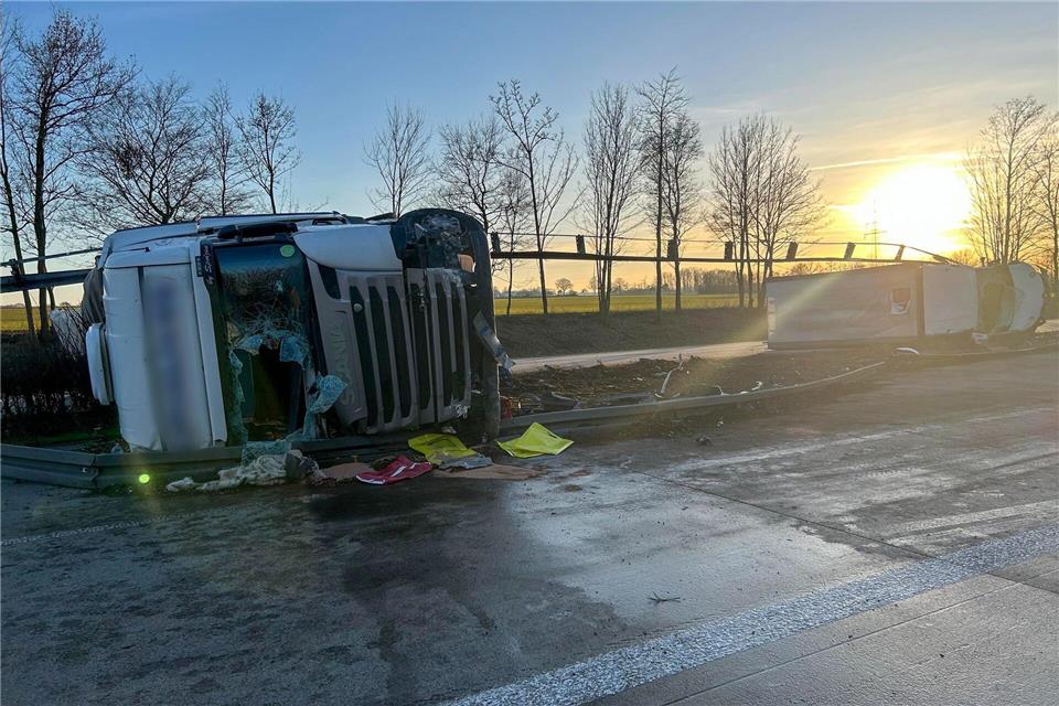 Wegen eines Unfalls ist die A44 Richtung Kassel gesperrt.Max Lametz/dpa