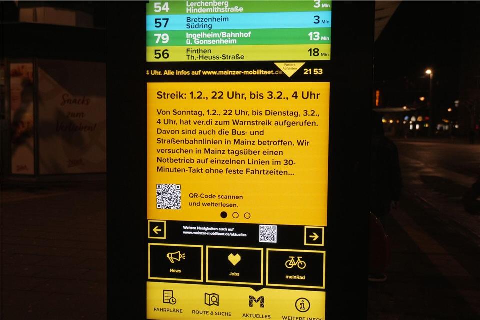 Wegen eines Warnstreiks im öffentlichen Nahverkehr müssen auch in Mainz im Tagesverlauf die Fahrgäste von Bussen und Straßenbahnen erhebliche Einschränkungen in Kauf nehmen. Peter Knapp/dpa