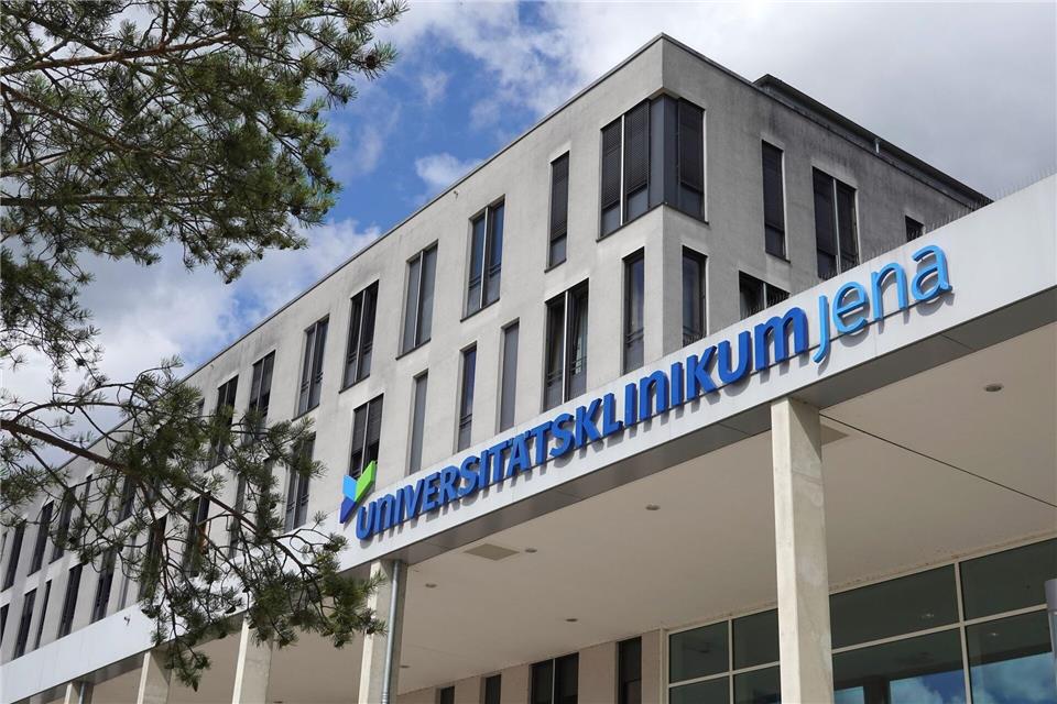 Wegen eines Warnstreiks kann es am Uniklinikum Jena am Dienstag zu Einschränkungen bei geplanten Untersuchungen und Behandlungen kommen, die Notfallversorgung ist aber gewährleistet. (Archivfoto)Martin Schutt/dpa