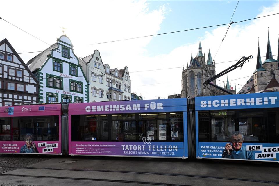 Wegen eines Warnstreiks könnte der Nahverkehr in Erfurt zum Erliegen kommen. (Archivbild)Martin Schutt/dpa