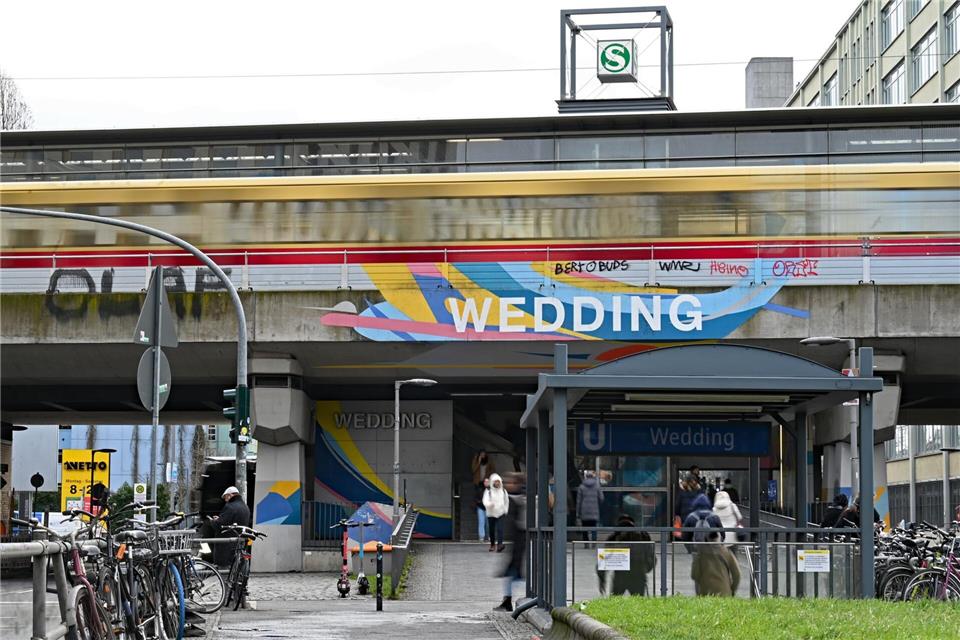 Wegen mutmaßlicher Brandstiftung bleibt der S-Bahnhof Wedding voraussichtlich bis Anfang Februar vom Ringbahnverkehr getrennt. (Archivbild)Philipp Znidar/dpa-Zentralbild/dpa
