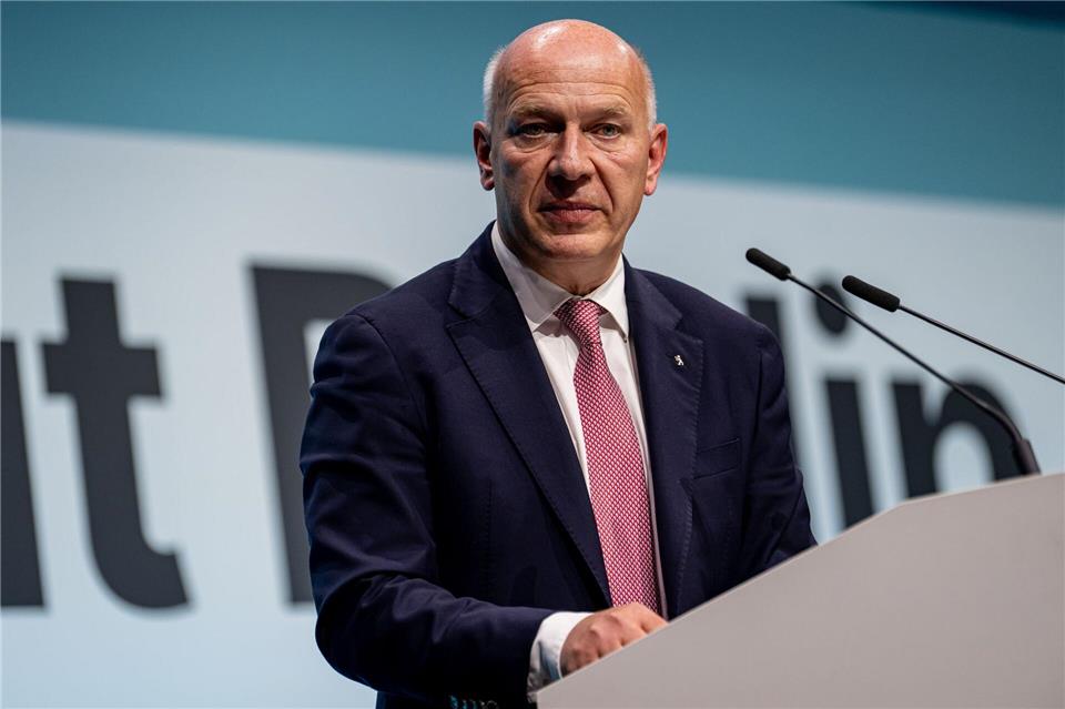 Wegner will mit Initiative über Volksentscheid für mehr Bäume sprechen. Fabian Sommer/dpa