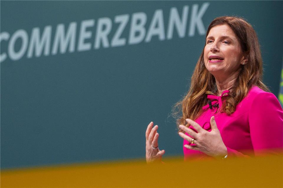 Wehrt sich gegen eine feindliche Übernahme: Commerzbank-Chefin Bettina Orlopp. (Archivbild)Andreas Arnold/dpa
