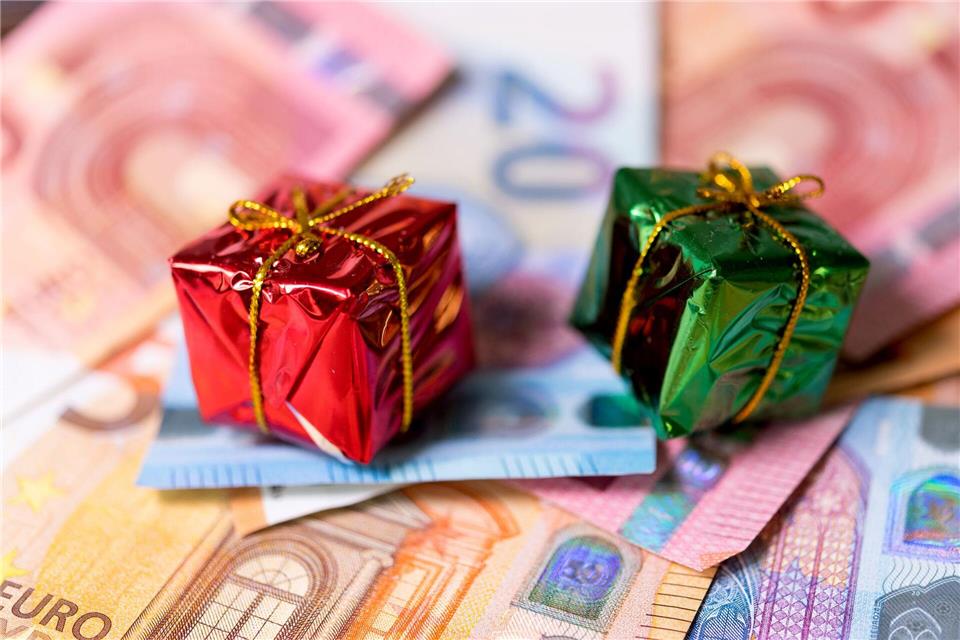 Weihnachtsgeld wird beim Bürgergeld als Einkommen angerechnet: Der Bonus mindert die staatliche Unterstützung im Auszahlungsmonat.Monika Skolimowska/dpa/dpa-tmn