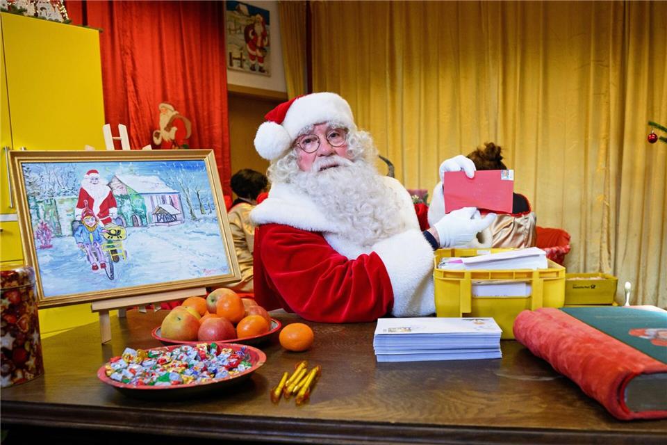 Weihnachtsmann eröffnet Dienst in Himmelpfort – 300.000 Wunschzettel erwartetBernd von Jutrczenka/dpa