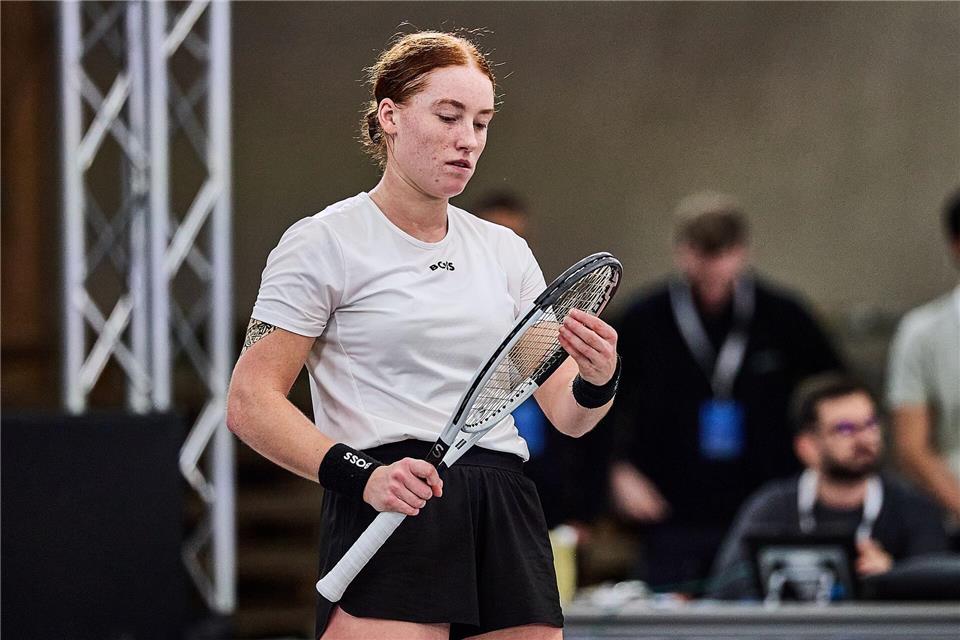 Weil Ella Seidel ihr Einzel verlor, könnten Deutschlands Tennis-Frauen im Billie Jean King Cup nochmals absteigen. (Archivbild)Mathias Schulz/dpa