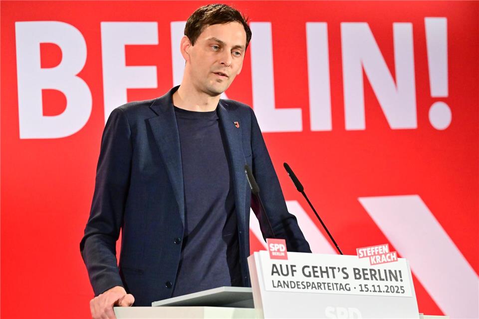 Weil Martin Hikel nicht genug Rückenwind aus der Partei spürte, musste die SPD Neukölln auf die Suche nach einem neuen Kandidaten oder einer neuen Kandidatin für das Amt des Neuköllner Bezirksbürgermeisters gehen. (Archivbild)Sebastian Christoph Gollnow/dpa