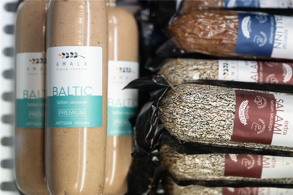 Wenn’s um die Wurst geht - EU-Streit ums vegane „Fleisch“ Weil das Europaparlament will, dass vegetarische Fleischersatzprodukte künftig nicht mehr Burger, Schnitzel und Wurst heißen, muss sich auch die „Vegetarische Fleischerei“ auf neue Regeln vorbereiten.(Archiv)Sebastian Kahnert/dpa