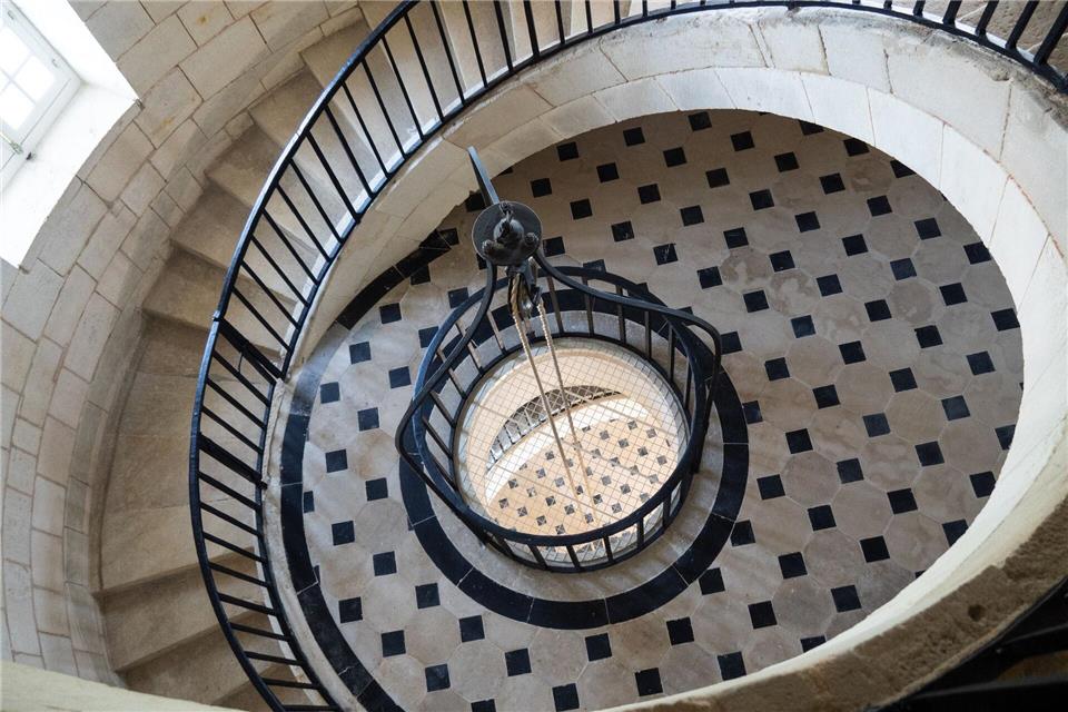 Weil das Licht des Leuchtturms automatisiert ist, steigt der Wärter die Treppen bis zur Spitze einzig mit den Besuchern auf.Andreas Drouve/dpa-tmn