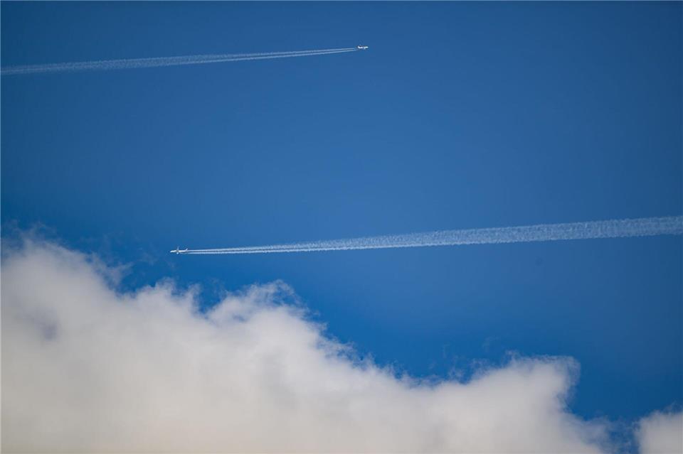 Weil er stark betrunken war, durfte ein 62-Jähriger nicht nach Hause fliegen. (Symbolbild)Robert Michael/dpa