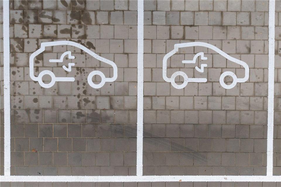 Weil es in China und den USA schlecht lief, sind die weltweiten Elektroautoneuzulassungen im ersten Quartal gesunken. (Symbolbild)Sebastian Kahnert/dpa