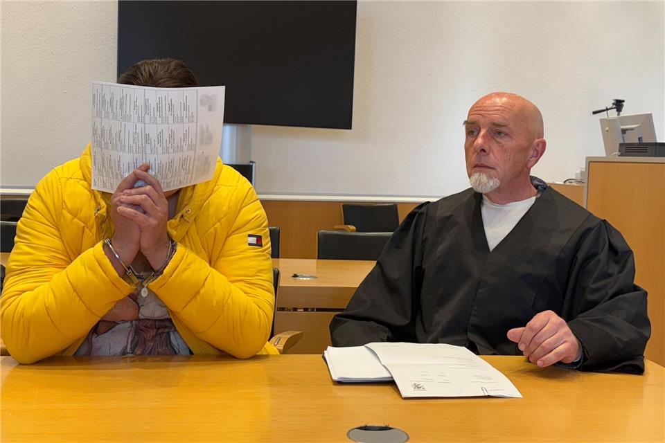 Weil sie ihr Neugeborenes getötet und die Leiche in einer Gefriertruhe versteckt hatte, ist eine Mutter vom Landgericht Fulda schuldig gesprochen worden. Michael Bauer/dpa