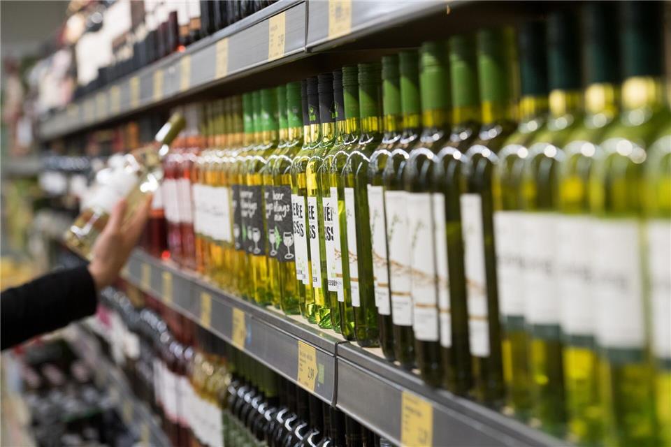Weine aus Supermärkten und Discountern sind zum baldigen Trinken und nicht zum Lagern bestimmt.  picture alliance/dpa