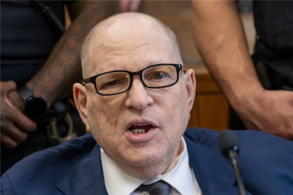 Weinstein trat zuletzt gesundheitlich angeschlagen im Rollstuhl vor Gericht auf. (Archivbild)Steven Hirsch/Pool New York Post/AP/dpa