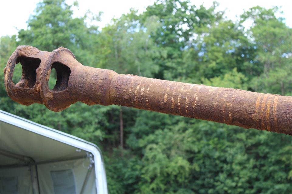 Weiße Markierungen zeugen von abgeschossenen Panzern.Kai Moorschlatt/dpa