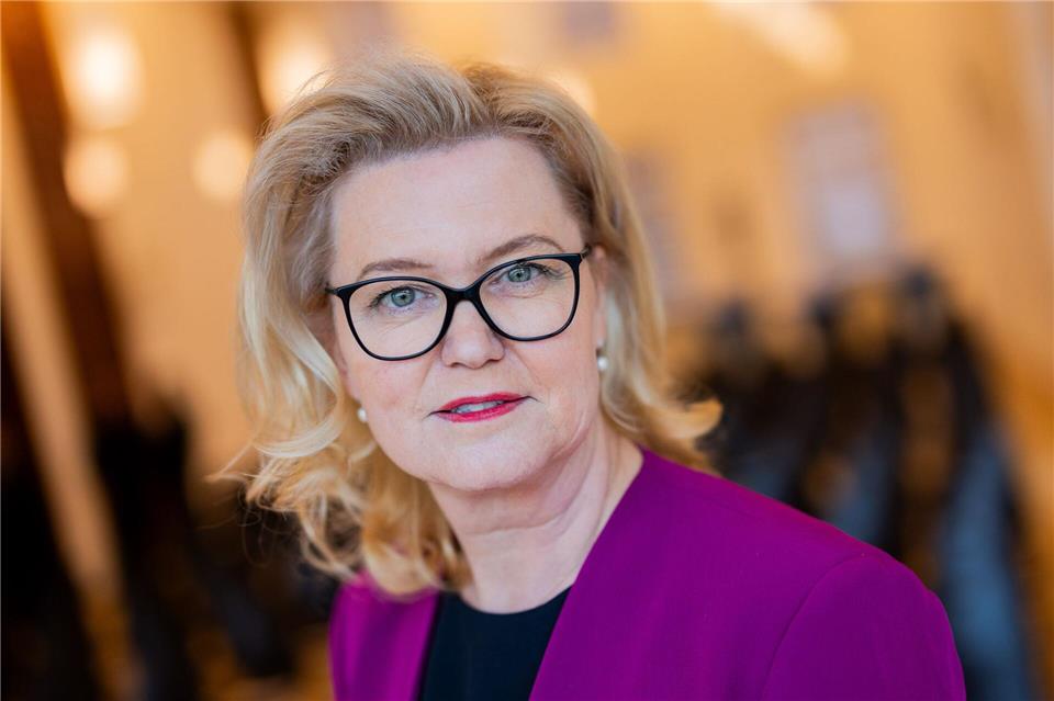 Weist den Vorwurf der Queerfeindlichkeit zurück: Polizeipräsidentin Miriam Brauns. Rolf Vennenbernd/dpa