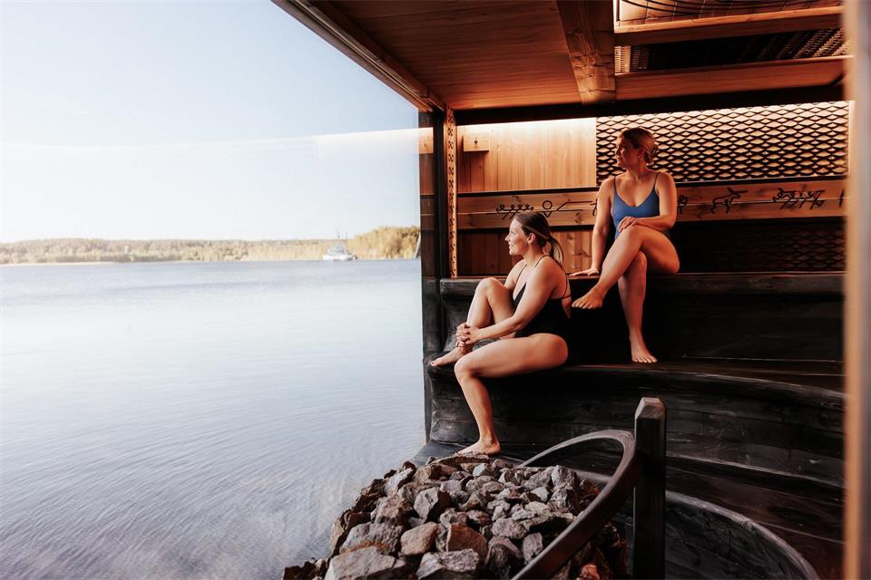 Weitblick beim Schwitzen: Mehr Entspannung geht fast nicht.Lehmonkärki Resort/Visit Finland/dpa-tmn
