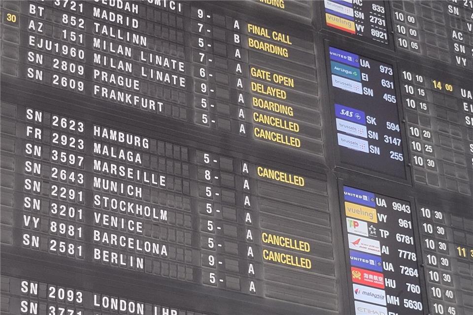 Welche Rechte haben Reisende, wenn der Flug verspätet ist oder ganz gestrichen wird? (Symbolbild)Ine Gillis/Belga/dpa