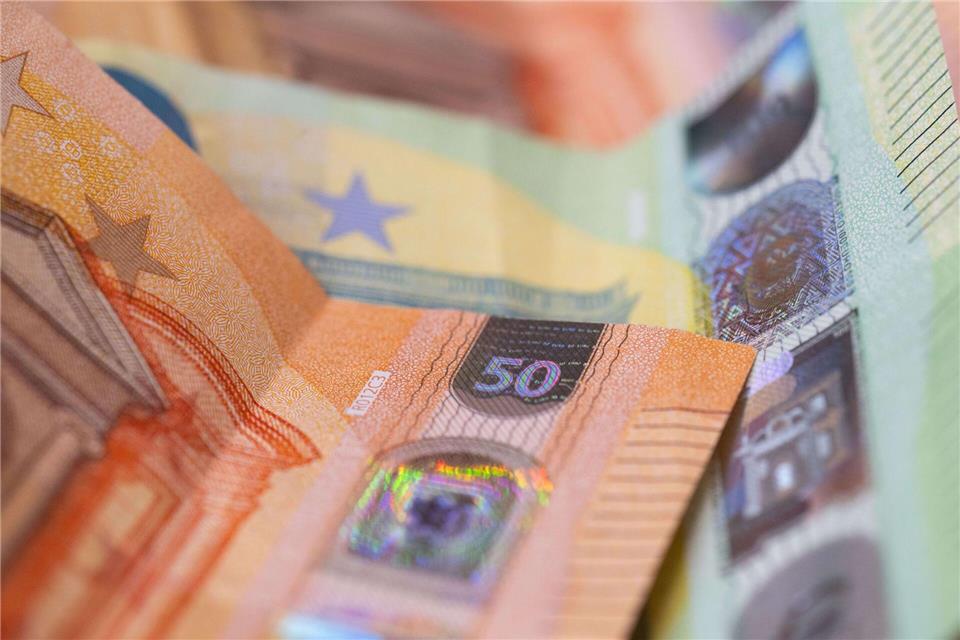 Welche Unternehmen werden in der Lage sein, 1.000 Euro zusätzlich an ihre Mitarbeiter auszuzahlen? (Symbolbild)Boris Roessler/dpa