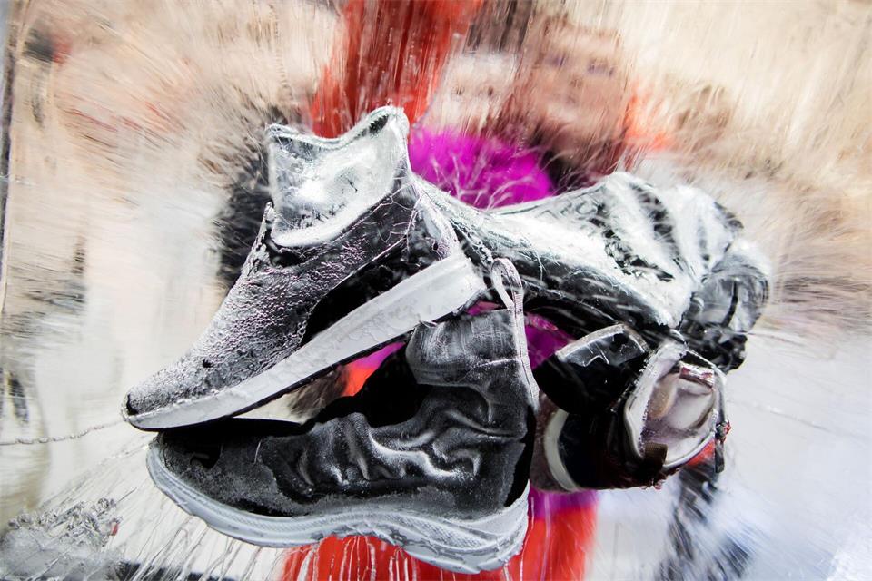 Welches Imprägnierspray passt zum Schuh? Das hängt vor allem vom Material ab.picture alliance/dpa