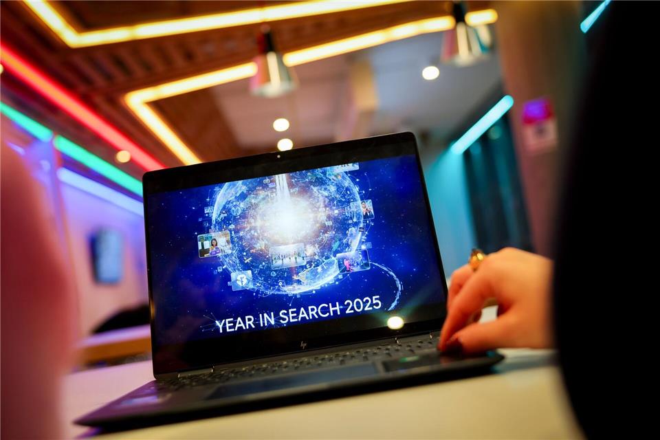 Welches waren die Google-Suchtrends 2025? Politische Themen und sportliche Großereignisse haben auch die Internetsuche von Millionen Nutzern in Deutschland bestimmt.Christian Charisius/dpa