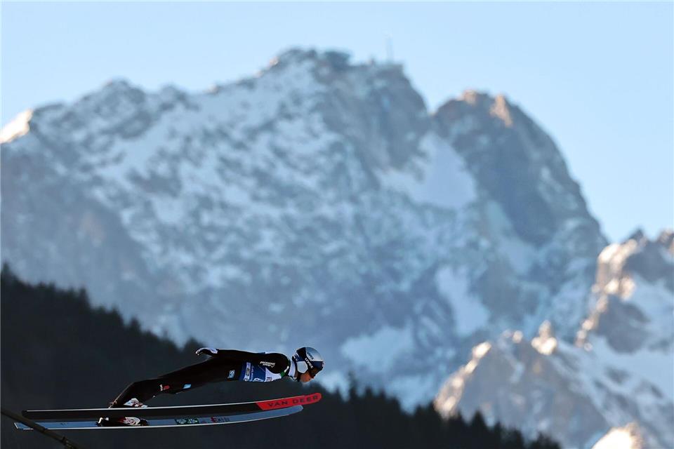 Wellinger auf der Großen Olympiaschanze.Daniel Karmann/dpa