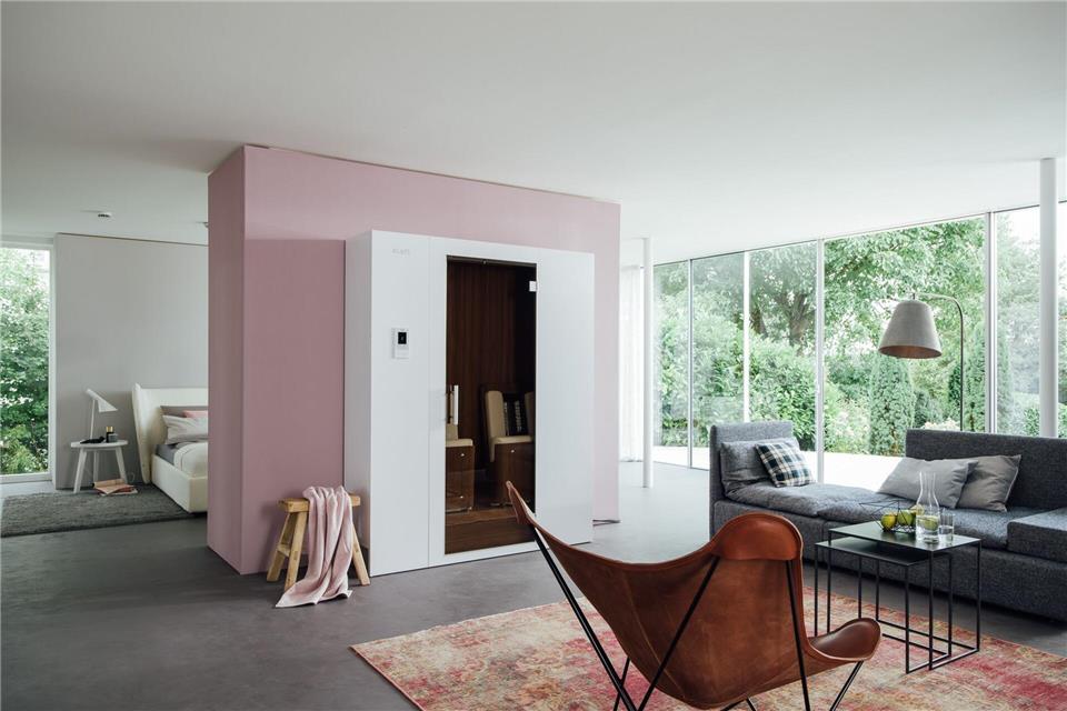 Wellness am Wohnzimmer? Das soll mit ausfahrbaren Infrarotkabinen klappen.KLAFS GmbH/dpa-tmn