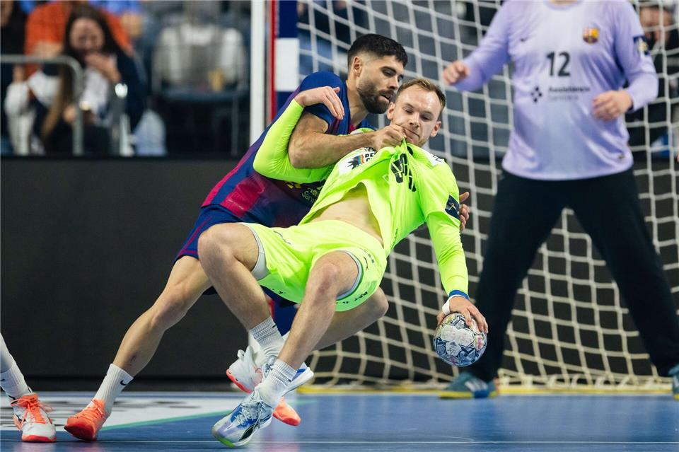 Welthandballer Mathias Gidsel traf gegen Barcelona erst nach 25 Minuten zum ersten Mal. Marius Becker/dpa
