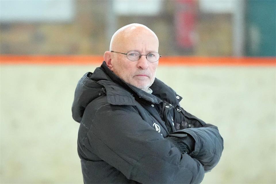 Weltmeister-Trainer Knut Schubert kann die Entscheidung, russische Eiskunstläuferinnen und Eiskunstläufer wieder zuzulassen, nicht nachvollziehen.Soeren Stache/dpa