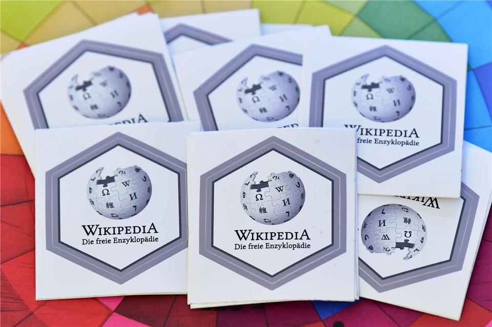 Weltweit sind rund 250 000 Freiwillige an dem Wikipedia-Projekt beteiligt. (Archivbild)Martin Schutt/dpa-Zentralbild/dpa