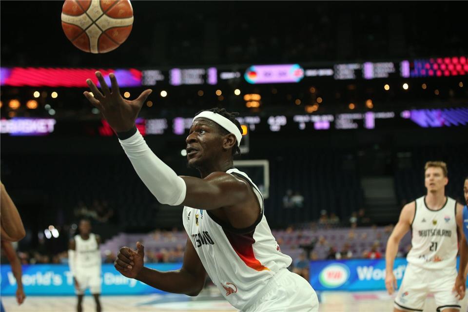 Wenig Arbeit, viel Glanz: Flügelspieler Isaac Bonga.Matthias Stickel/dpa